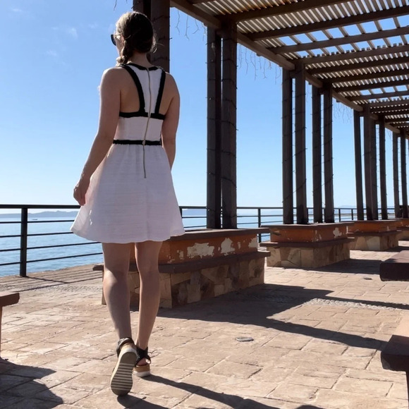 Contrast black and white dress - Picture 5 of 7